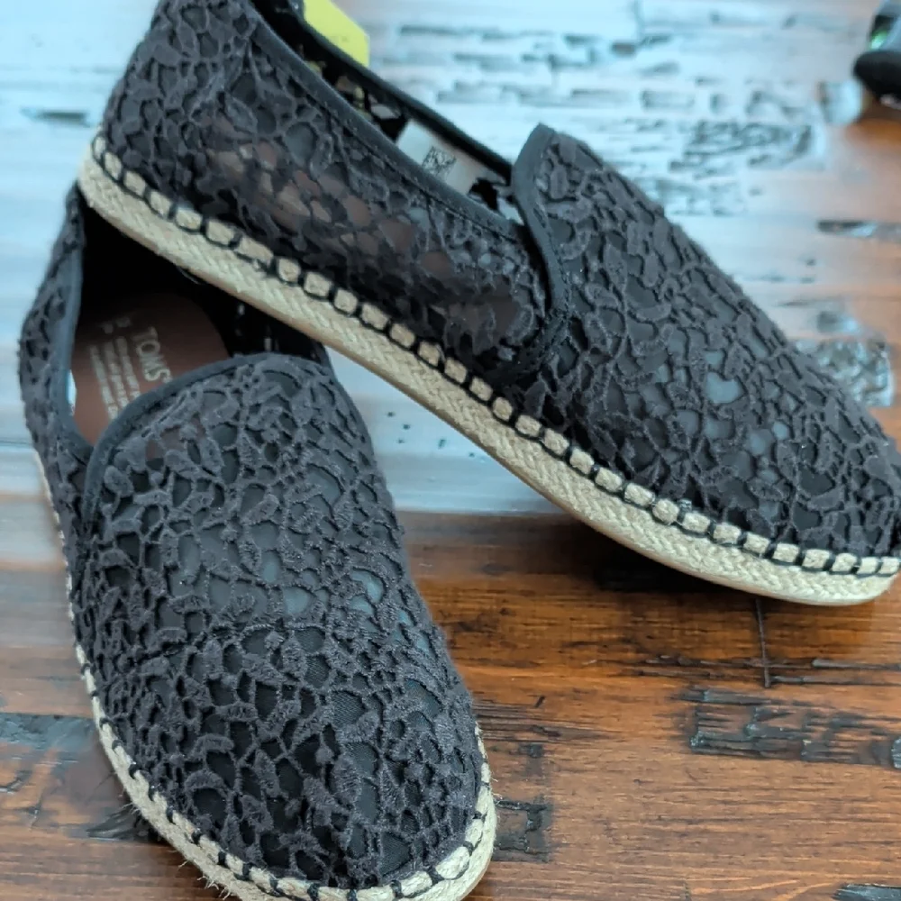 TOMS Black Lace Espadrille Rope Flats Size W8 NEW - Picture 1 of 12